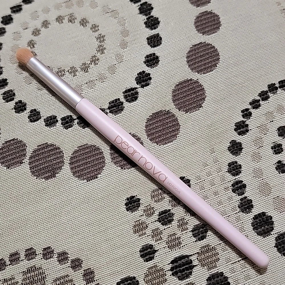 PEAR NOVA Lid Focus Sweep Brush